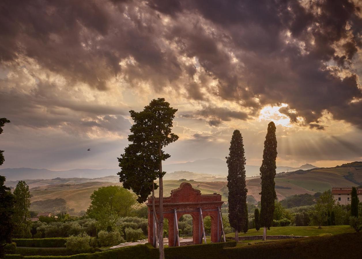 Fonteverde Lifestyle & Thermal Retreat - The Leading Hotels Of The World San Casciano dei Bagni Exterior foto The gate of the cemetery