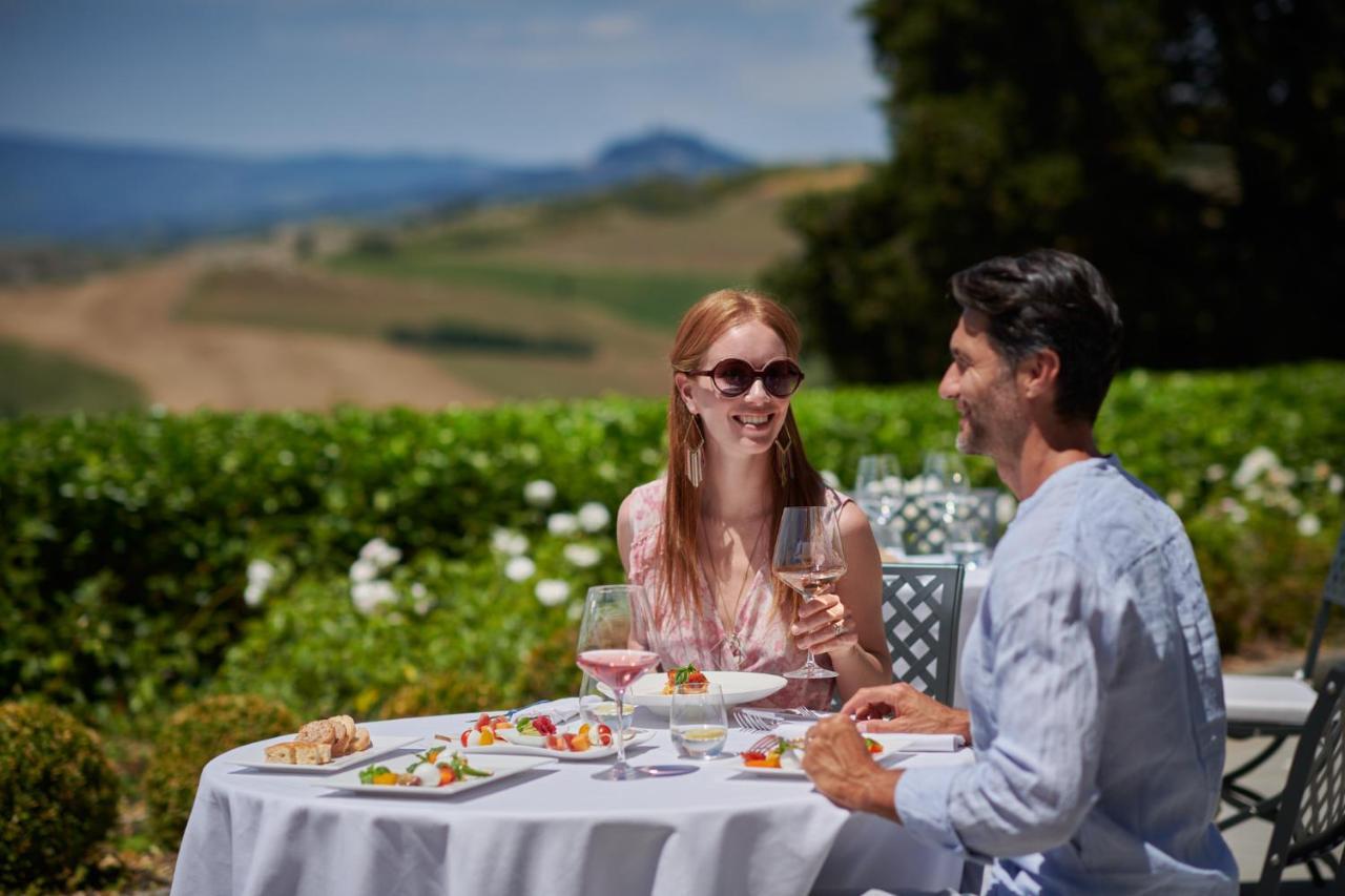 Fonteverde Lifestyle & Thermal Retreat - The Leading Hotels Of The World San Casciano dei Bagni Exterior foto Wine tasting at Villa San Michele