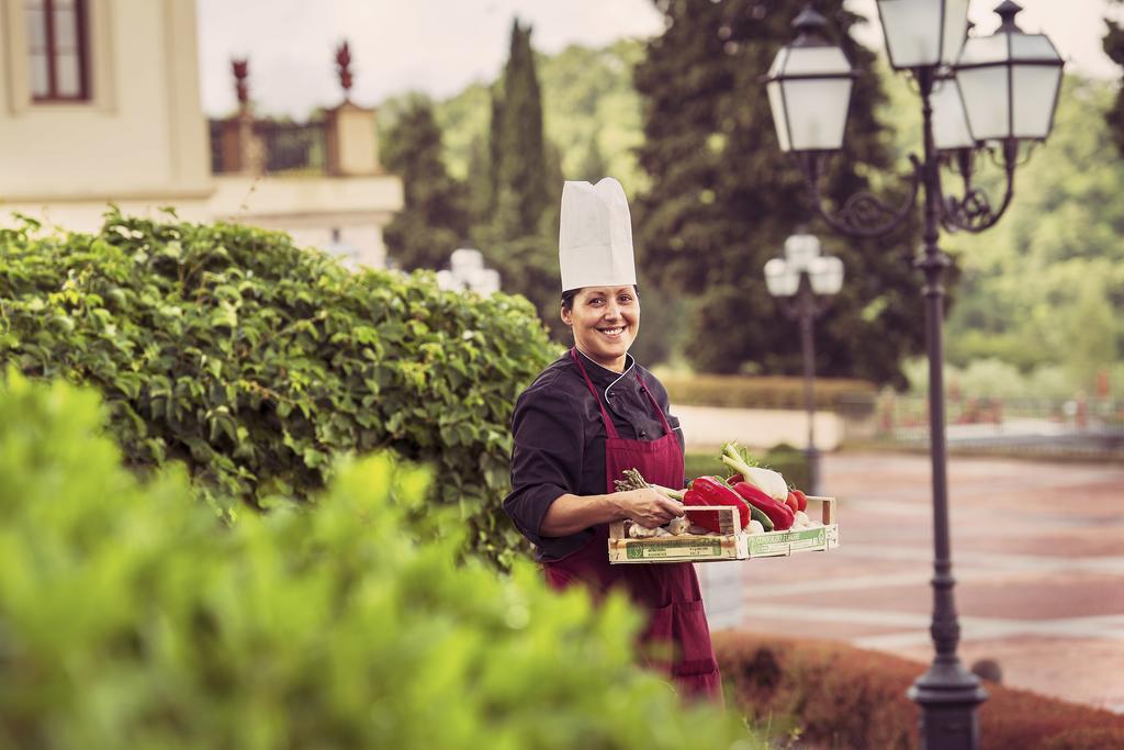 Fonteverde Lifestyle & Thermal Retreat - The Leading Hotels Of The World San Casciano dei Bagni Exterior foto A chef at work